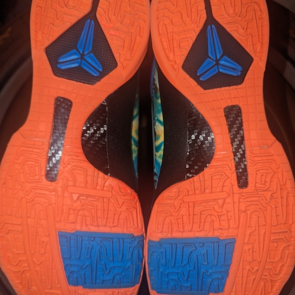 Nike Shoes - Picture 2 of 5